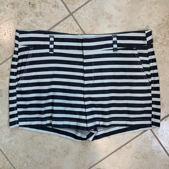 GAP Size 8 Striped Shorts - Picture 1 of 3